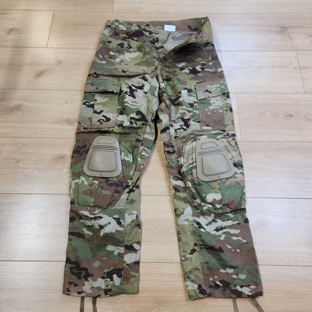 U.S. Army Combat Pants Mens Small Green Camo Cargo Flame Resistant Knee Pads